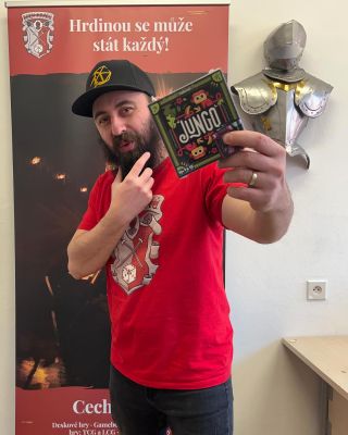 Zdravím tě Dobrodruhu! Připrav se na napínavou štychovou hru, kde nejde jen o štěstí, ale hlavně o chytrá rozhodnutí!...